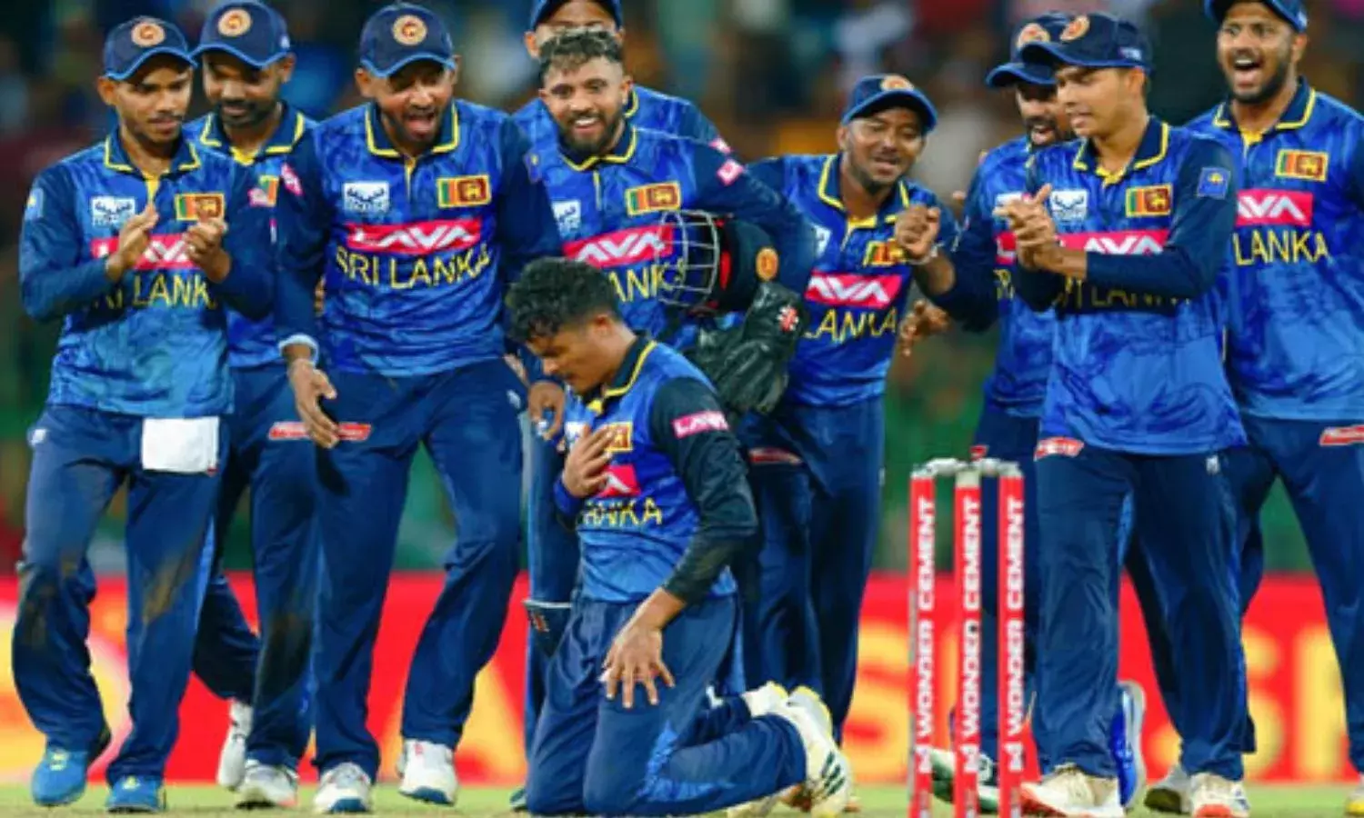Ind vs Sri: तीसरे वनडे में श्रीलंका ने भारत को 110 रनों से दी मात, 2-0 से सीरीज की अपने नाम Ind vs Sri: तीसरे वनडे में श्रीलंका ने भारत को 110 रनों से दी मात, 2-0 से सीरीज की अपने नाम
