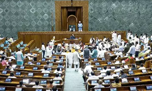 जानिए क्या है वक्फ बोर्ड कानून? आखिर इसके सदन में पेश होने से क्यों मच रहा इतना हंगामा