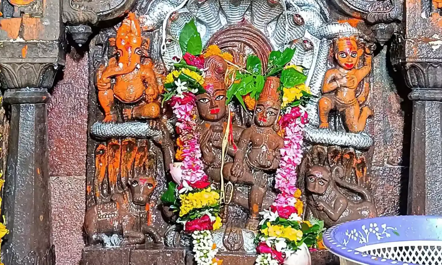 Naag Panchami : मध्य रात्रि में खुले नागचंद्रेश्वर मंदिर के कपाट, दर्शन के लिए श्रद्धालुओं की लंबी कतार Naag Panchami : मध्य रात्रि में खुले नागचंद्रेश्वर मंदिर के कपाट, दर्शन के लिए श्रद्धालुओं की लंबी कतार