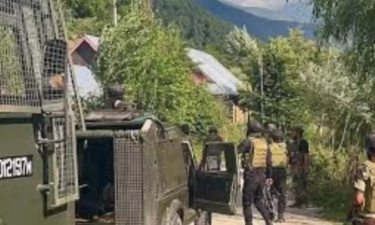 अनंतनाग में सुरक्षाबलों और आतंकवादियों के बीच मुठभेड़ जारी, अब तक 2 जवान शहीद और 3 हुए जख्मी