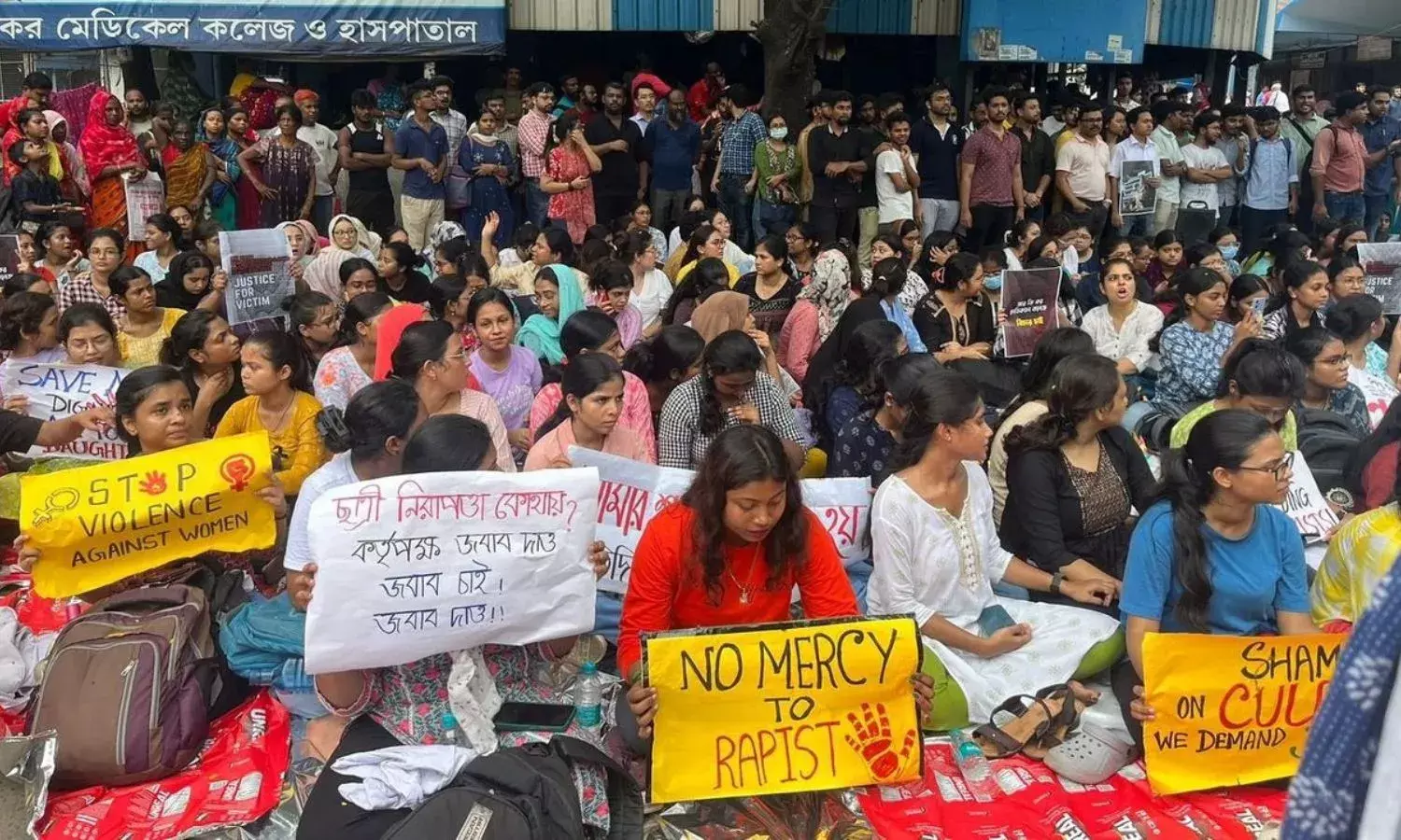 Kolkata Case: डॉक्टर मर्डर केस में सरकार का बड़ा एक्शन, हटाए गए मेडिकल कॉलेज के सुपरिटेंडेंट