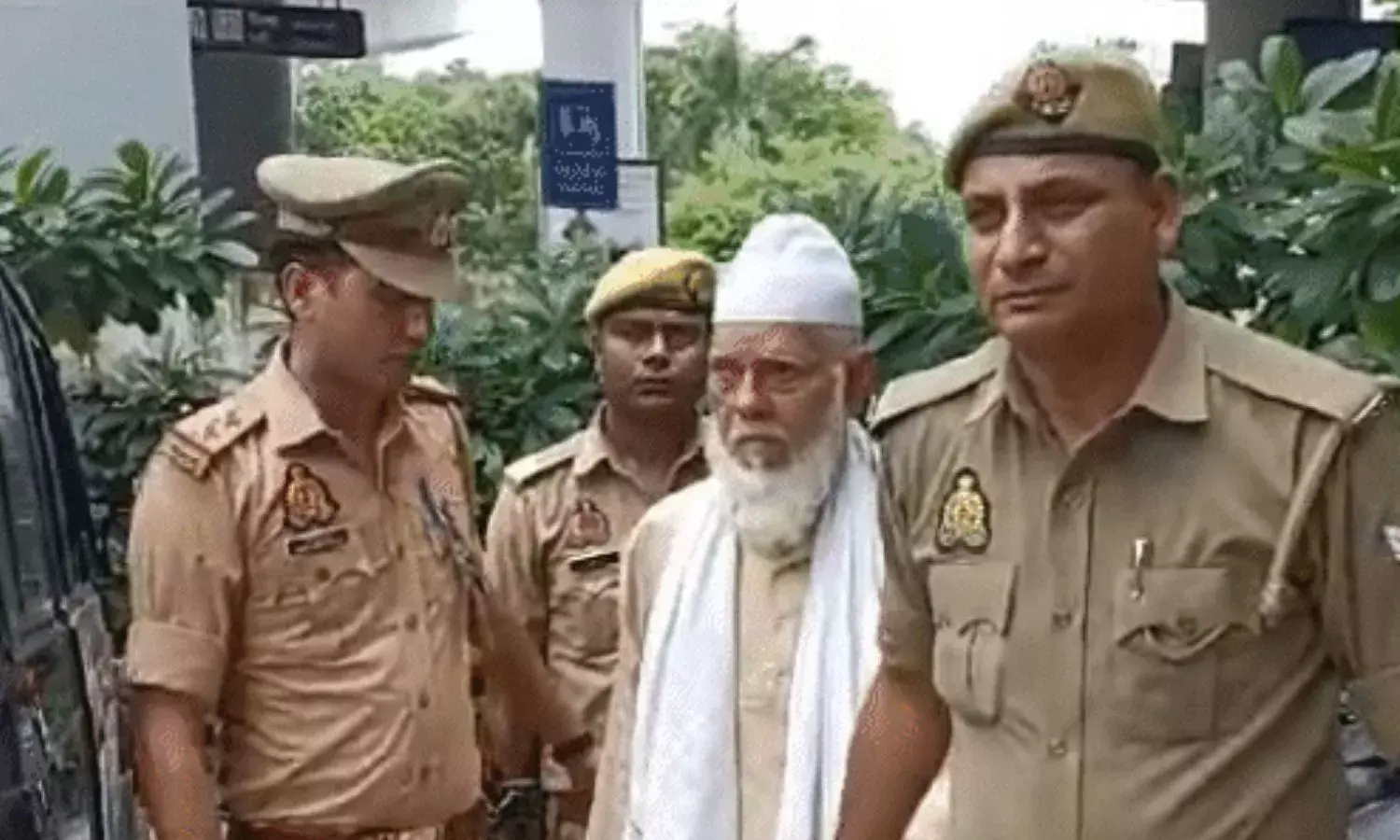 7 साल की बच्ची के साथ दुष्कर्म के मामले में मौलाना हुए गिरफ्तार, कई बच्चियों के साथ भी की है बदसलूकी