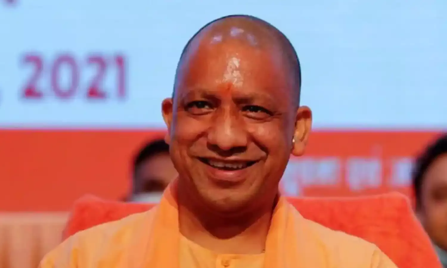 CM योगी का अखिलेश - शिवपाल पर तंज