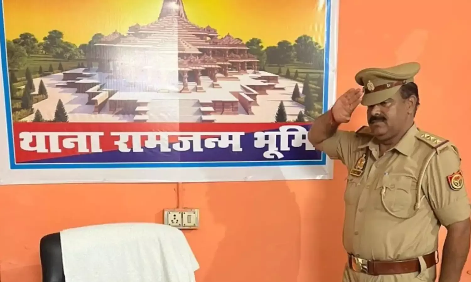 अयोध्या में थाना प्रभारी की कुर्सी पर बैठ गये बजरंगबली, फिर हुआ कुछ ऐसा...