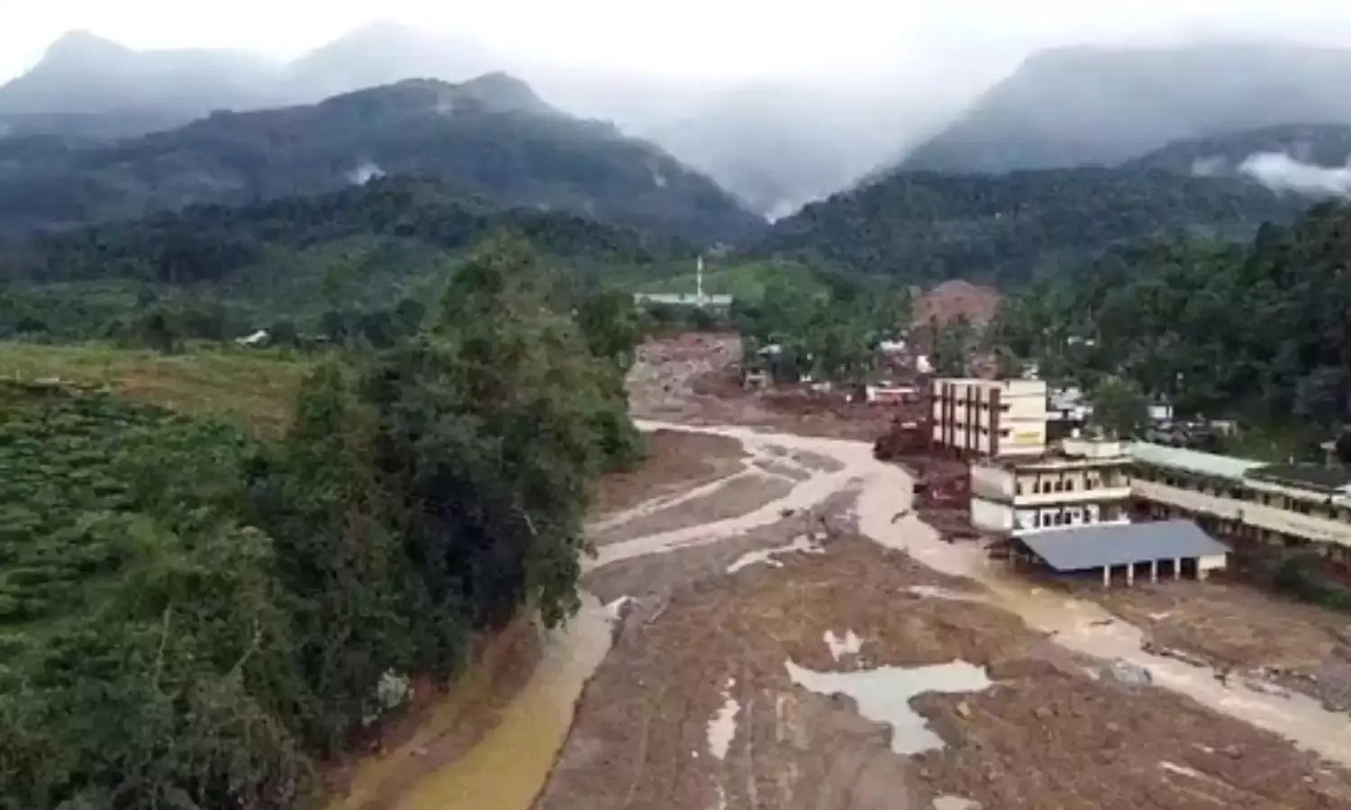 वायनाड में फिर मच सकती है भारी तबाही, आईएमडी ने जारी की प्रचंड बारिश’ की चेतावनी वायनाड में फिर मच सकती है भारी तबाही, आईएमडी ने जारी की प्रचंड बारिश’ की चेतावनी