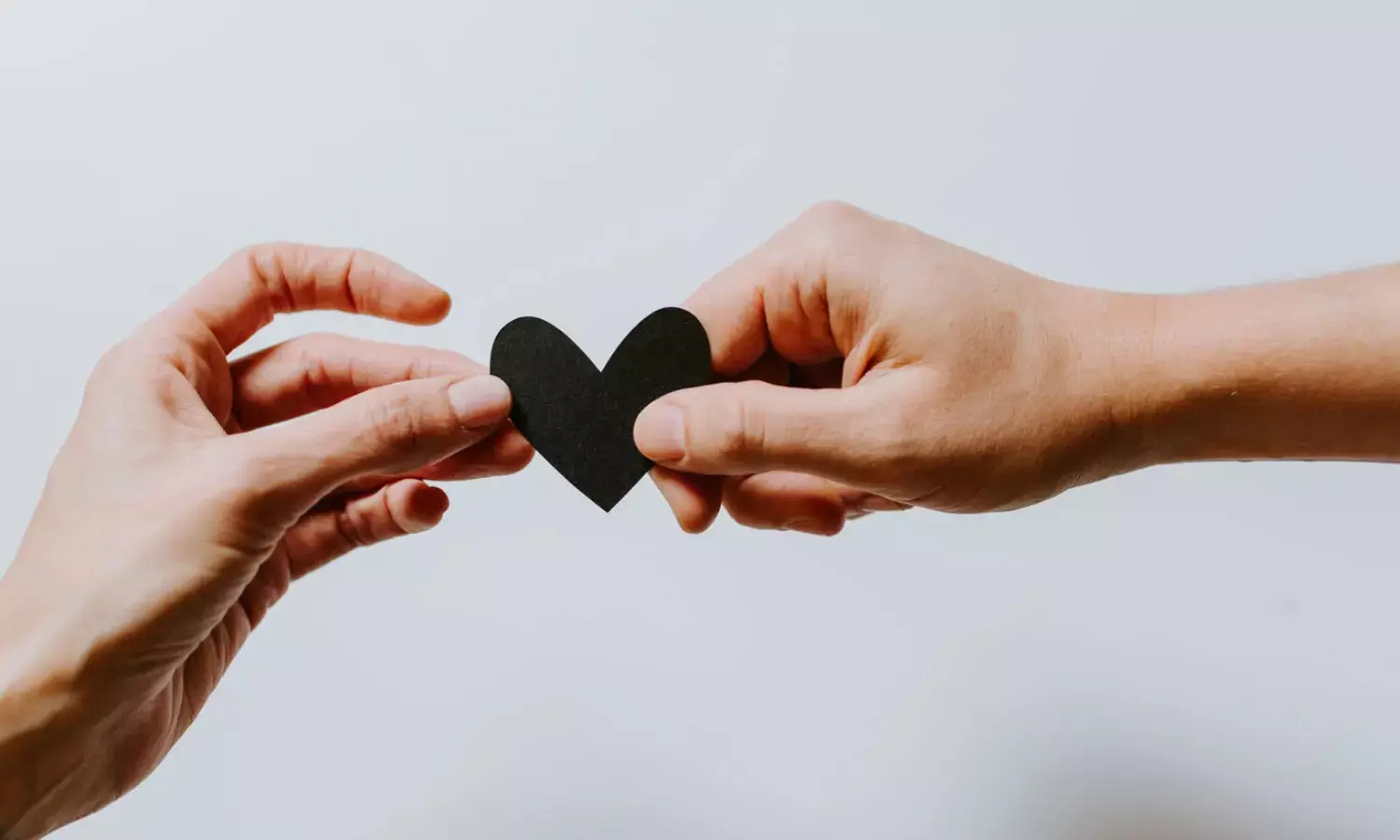 रिश्तों में झगड़े सुलझाने के 8 आसान और असरदार तरीके