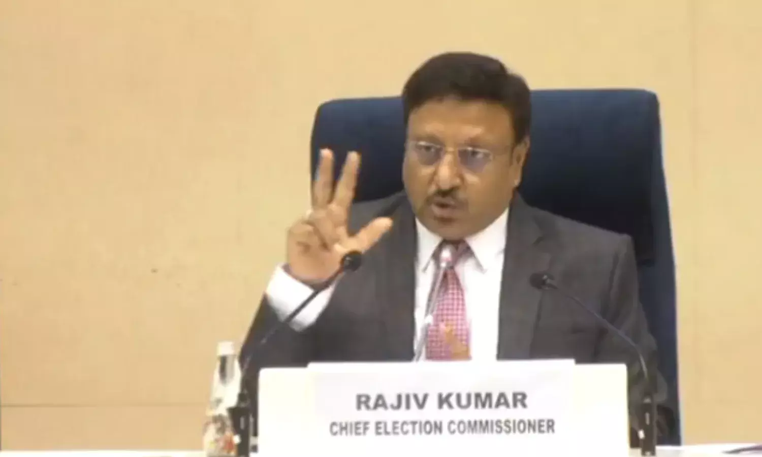 महाराष्ट्र में क्यों नहीं हो रहे चुनाव, CEC ने बताई यह वजह महाराष्ट्र में क्यों नहीं हो रहे चुनाव, CEC ने बताई यह वजह