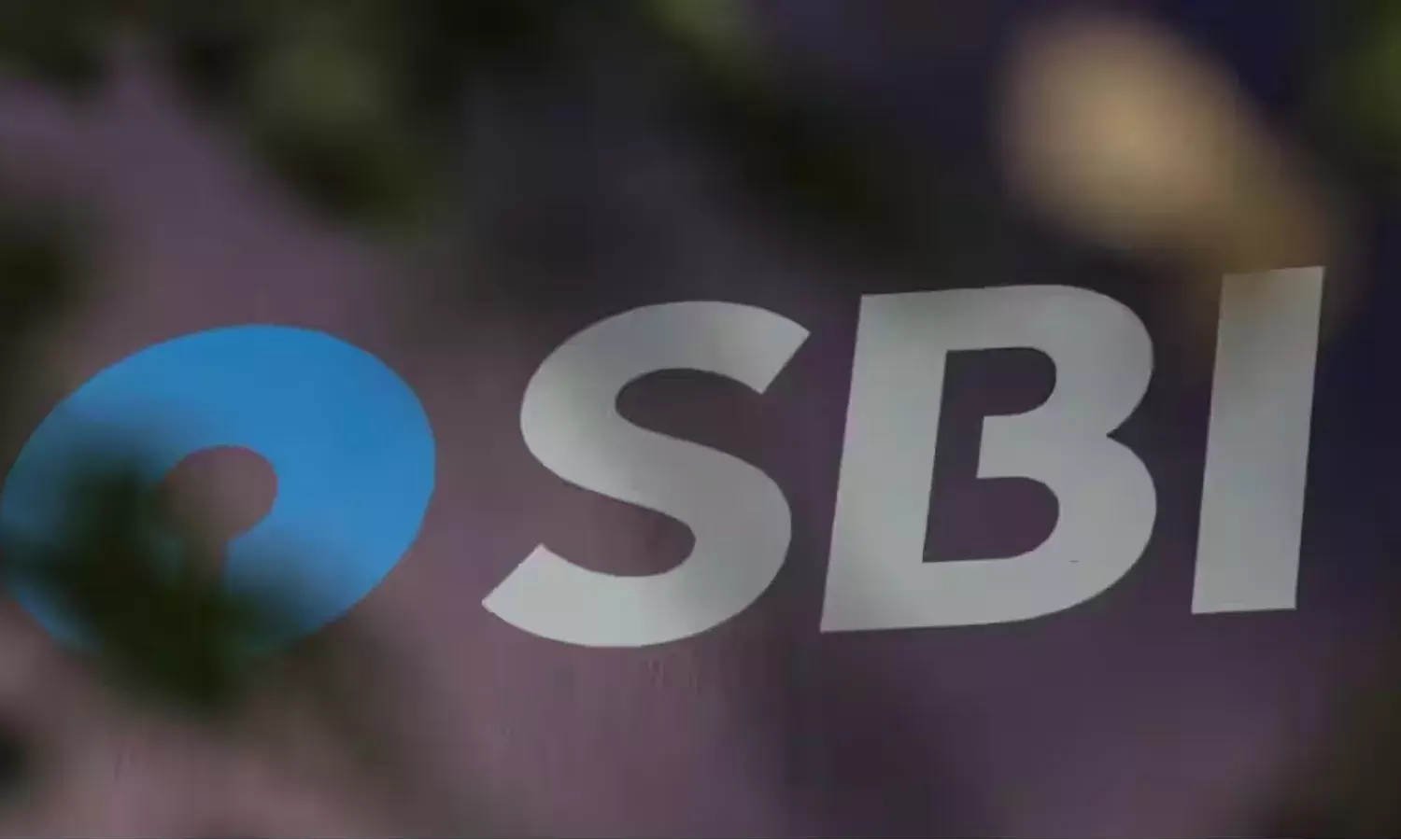 एसबीआई, पीएनबी के साथ लेनदेन के प्रतिबंध पर राजनीति शुरू, भाजपा सांसद ने कहा दाल में कुछ काला है