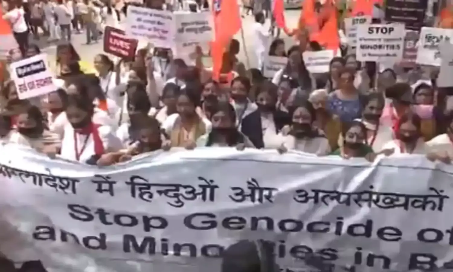 बांग्लादेश में अल्पसंख्यकों पर हो रहे अत्याचारों के खिलाफ नारी शक्ति मंच का प्रदर्शन