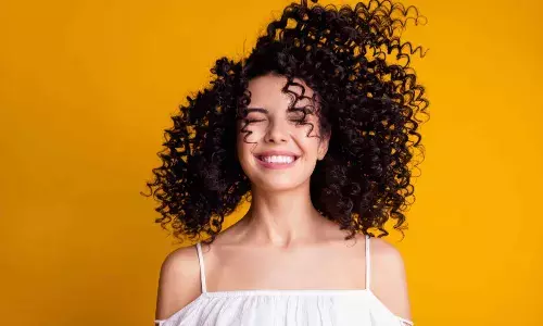 घुंघराले बालों के लिए बेस्ट हेयर केयर रूटीन,कर्ल्स को रखें स्वस्थ और सुंदर