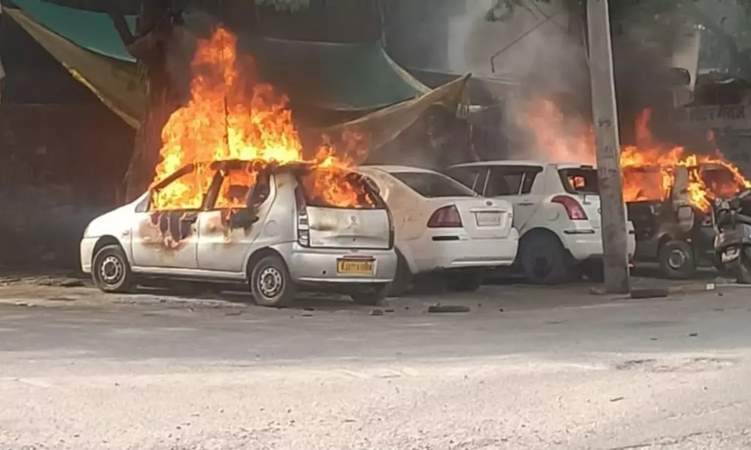 दो छात्रों के झगड़े से पनपा तनाव, लोगों ने की तोड़फोड़ और धारा-144 लागू