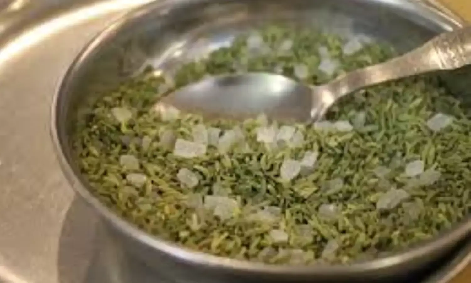 सौंफ और मिश्री, भोजन के बाद क्यों खाई जाती है और क्या है इसके स्वास्थ्य लाभ सौंफ और मिश्री, भोजन के बाद क्यों खाई जाती है और क्या है इसके स्वास्थ्य लाभ