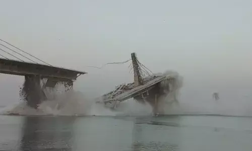 भ्रष्‍टाचार की वही पुरानी कहानी, पुल ने फिर एक बार की आत्महत्या...