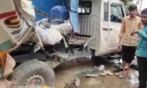 UP के बुलंदशहर में बड़ा हादसा, बस और गाड़ी की टक्कर में 10 की मौत, कई घायल