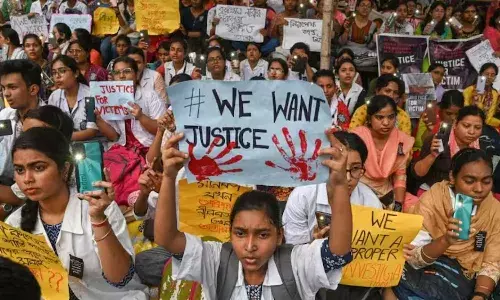 ‘शरीर पर सिर्फ एक कपड़ा, मुंह-आंख से निकल रहा था खून’, मृत डॉक्टर की मां ने सुनाया आखों देखा हाल