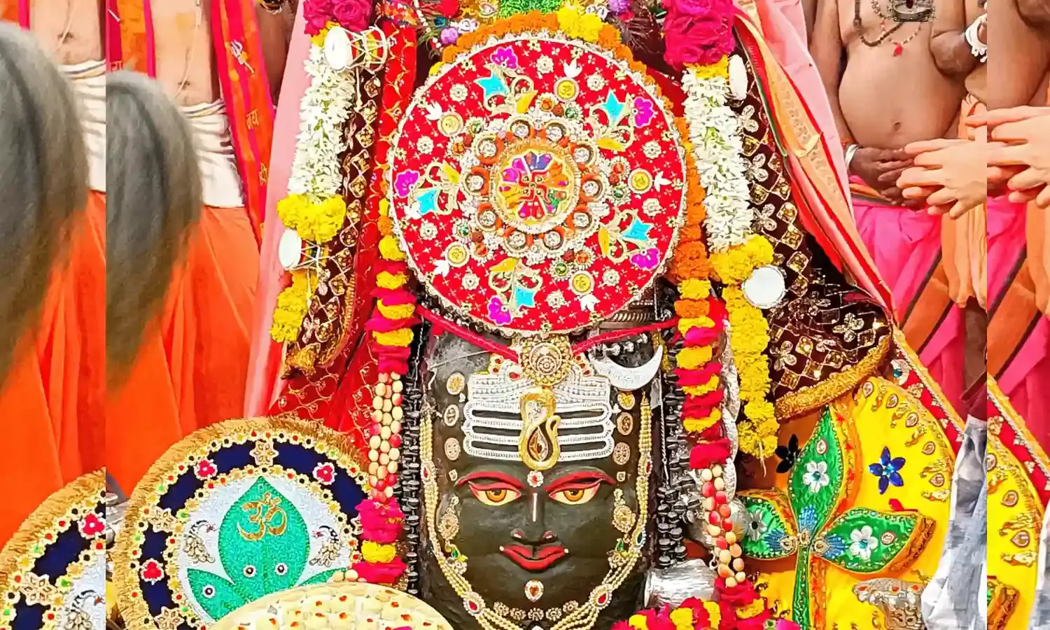 सावन का आखिरी सोमवार, महाकाल को बांधी गई वैदिक राखी, भक्तों की उमड़ी भीड़