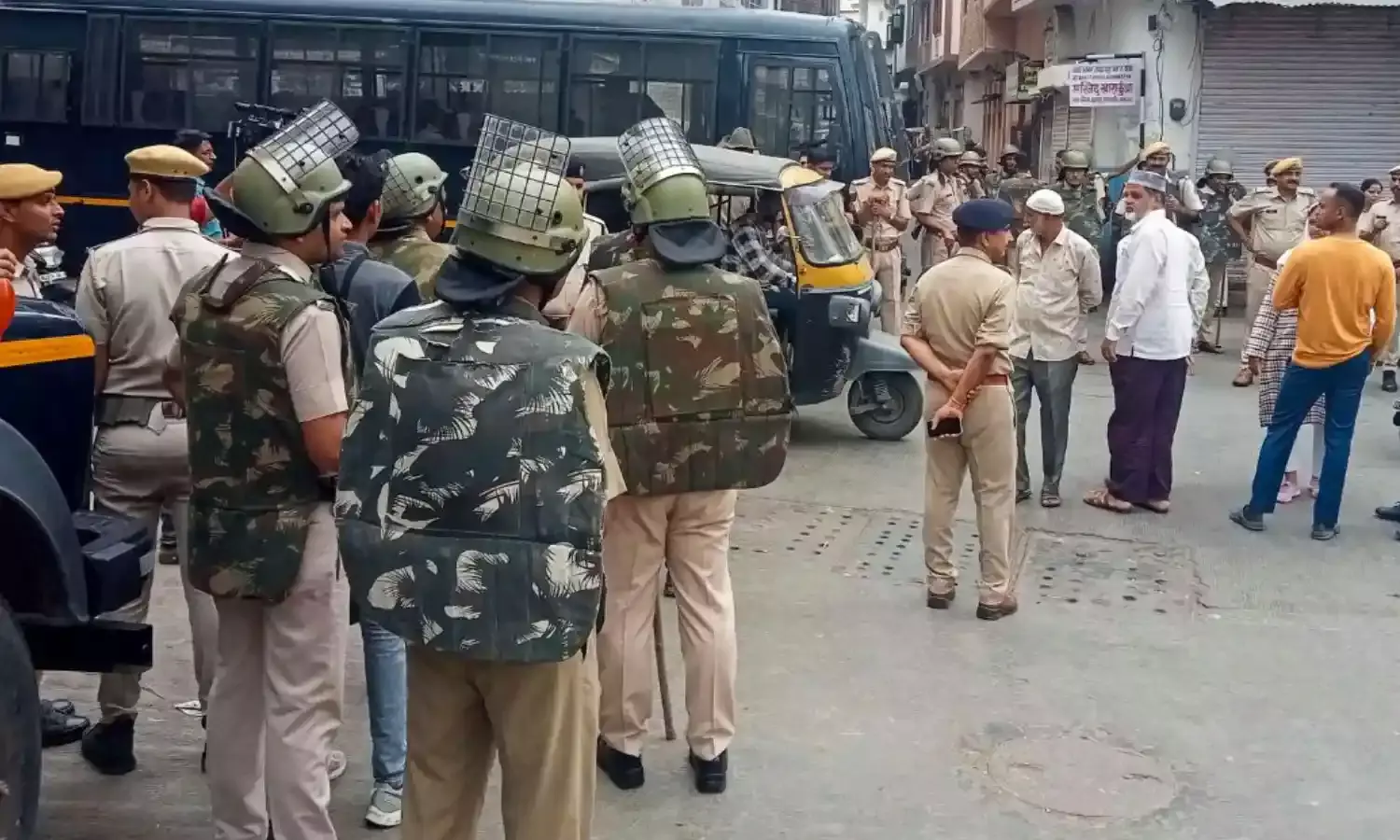 उदयपुर में चाकूबाजी में मारे गए बच्चे का अंतिम संस्कार, लोगों ने लगाए नारे, आज भी शहर बंद