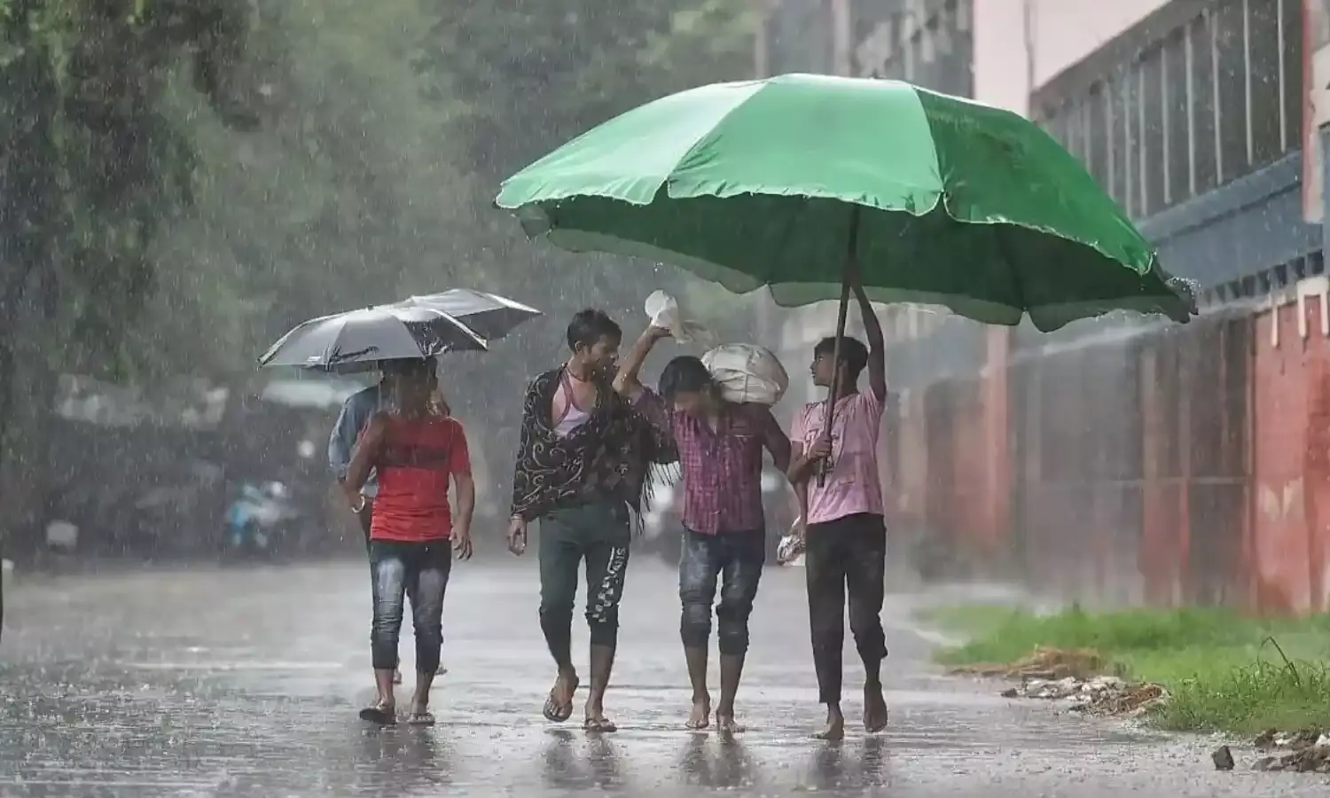 राजधानी दिल्ली में जमकर बरसे बादल, मध्य प्रदेश समेत IMD ने जारी किया इन राज्यों के लिए अलर्ट