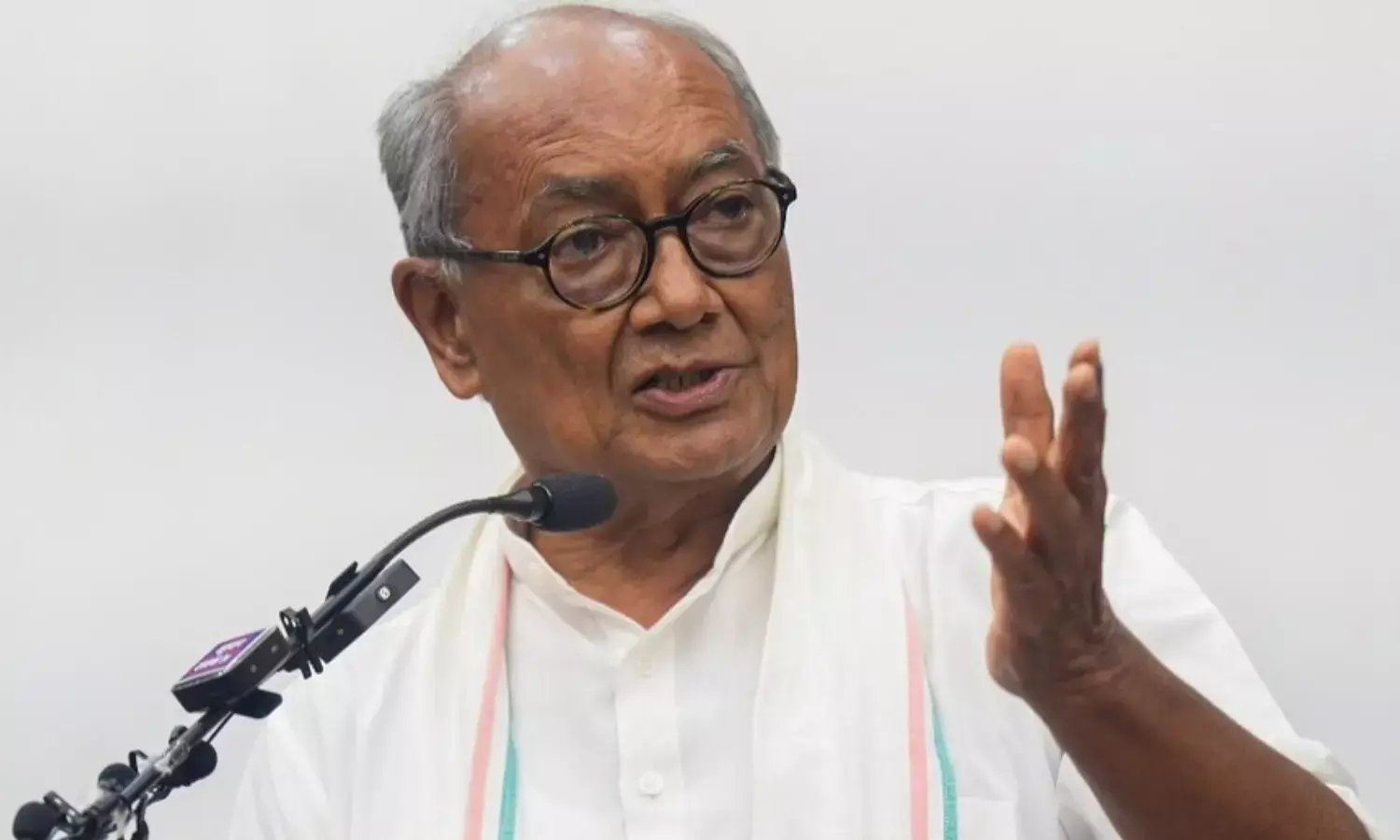 MP के पूर्व सीएम दिग्विजय सिंह COVID पॉजिटिव, डॉक्टर ने दी आराम करने की सलाह MP के पूर्व सीएम दिग्विजय सिंह COVID पॉजिटिव, डॉक्टर ने दी आराम करने की सलाह