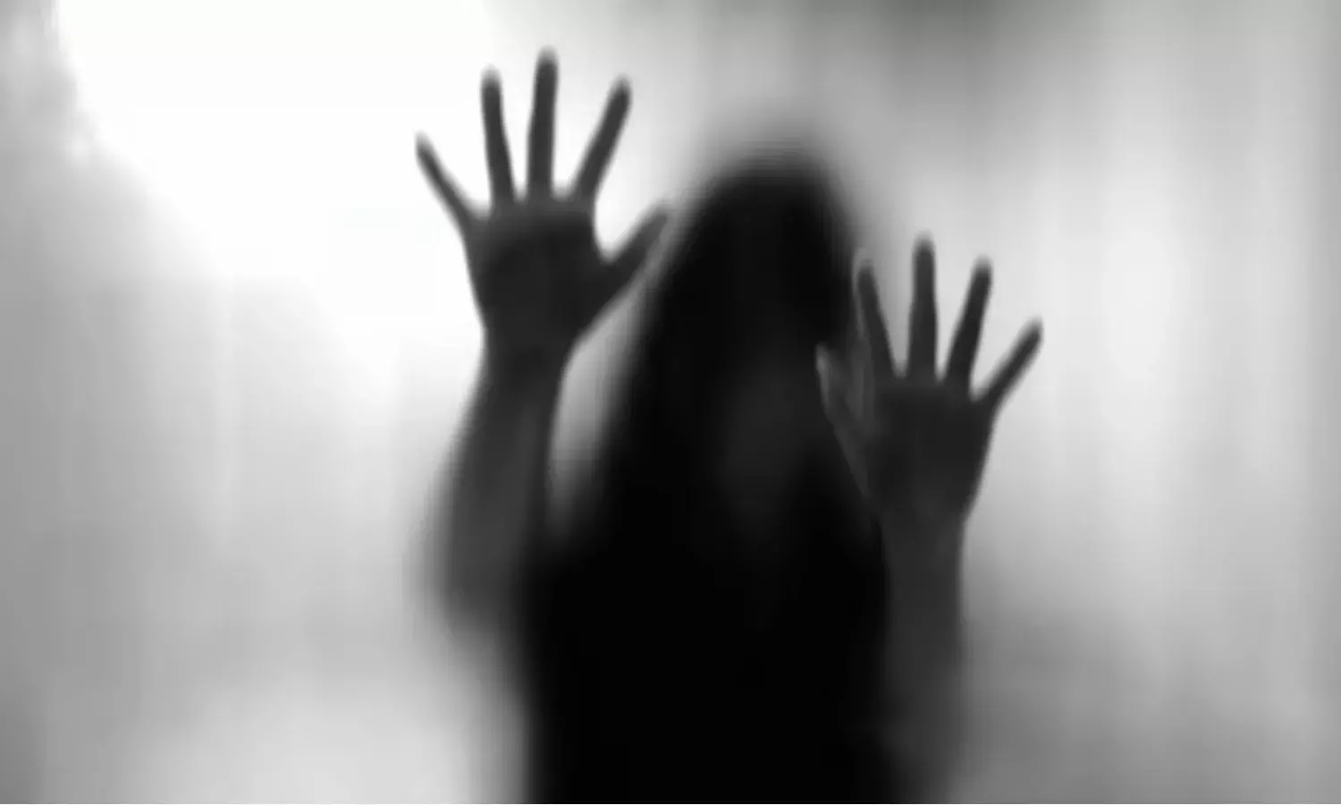 भारत में नहीं थम रहे बलात्कार के मामले, ग्वालियर में 17 वर्षीय लड़की के साथ पड़ोसी ने किया बलात्कार, बनाया वीडियो