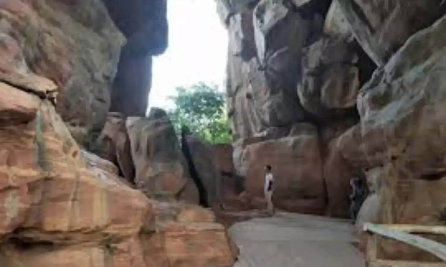 जहां पत्थरों पर लिखी गई हैं इंसानियत की सबसे पुरानी कहानियां,कहां है वो भीमबेटका की गुफाएं जहां पत्थरों पर लिखी गई हैं इंसानियत की सबसे पुरानी कहानियां,कहां है वो भीमबेटका की गुफाएं