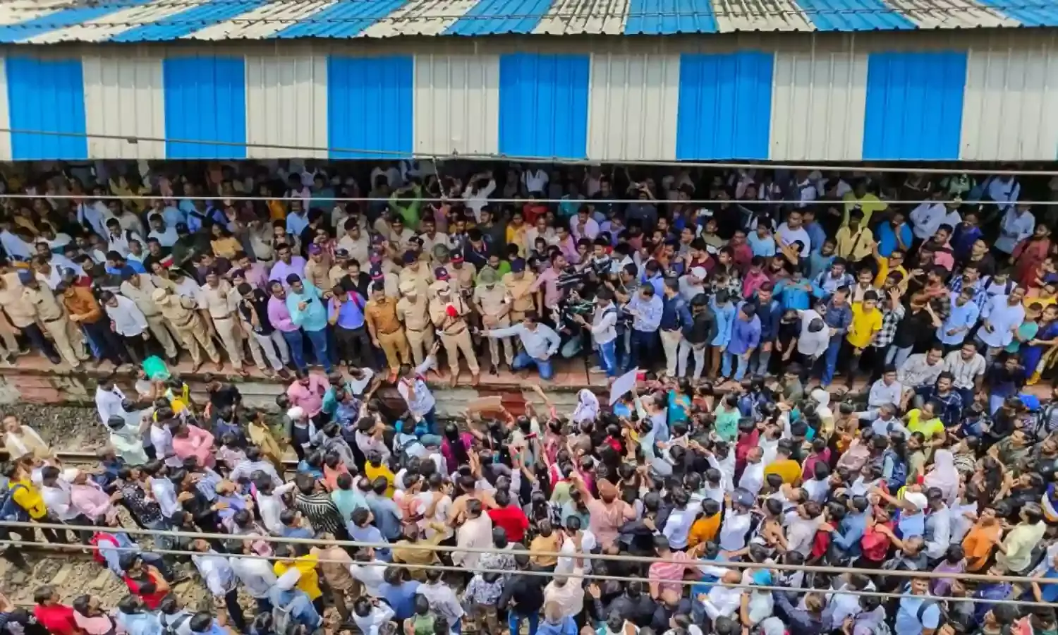 बदलापुर मामले में कोर्ट का बड़ा फैसला, गिरफ्तार आरोपी अक्षय शिंदे को 24 अगस्त तक पुलिस कस्टडी में भेजा