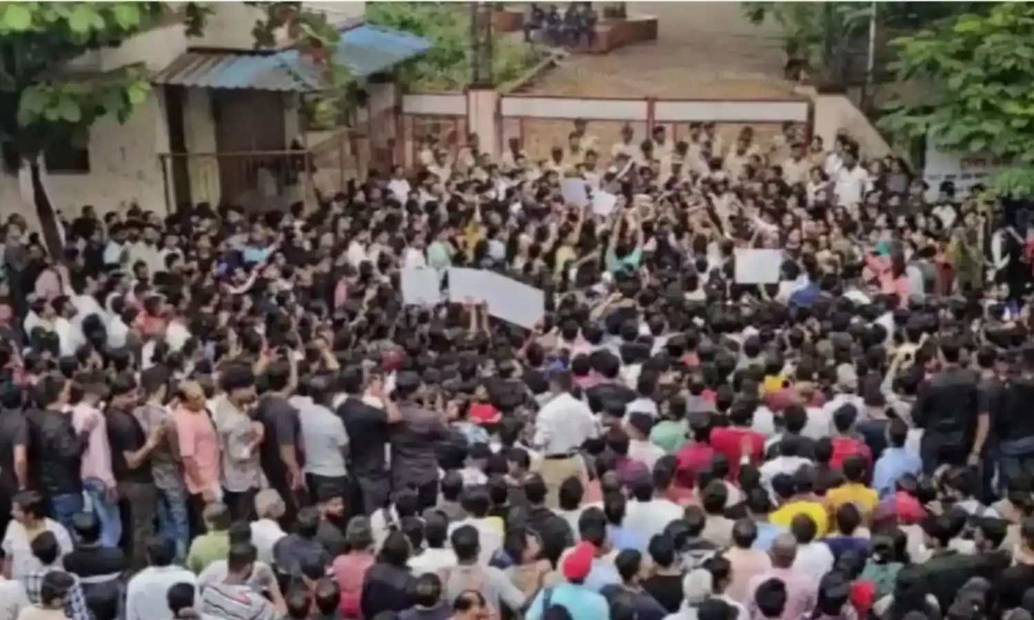 बदलापुर स्कूल यौन शोषण मामले में बड़ा अपडेट, वकीलों ने आरोपी का केस लेने से किया इनकार