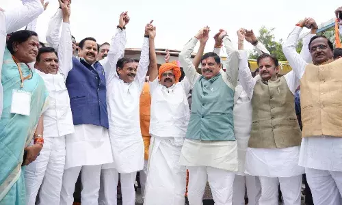 MP से राज्यसभा के लिए जॉर्ज कुरियन ने भरा नामांकन, निर्विरोध चुने जाएंगे BJP उम्मीदवार MP से राज्यसभा के लिए जॉर्ज कुरियन ने भरा नामांकन, निर्विरोध चुने जाएंगे BJP उम्मीदवार