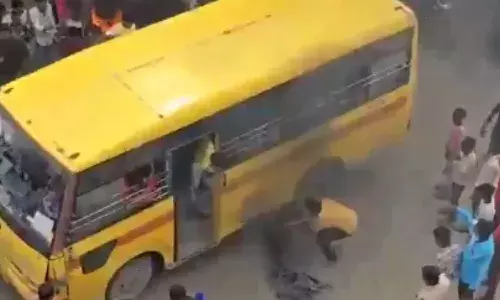 गोपालगंज में प्रदर्शन के बहाने स्कूली बस को जलाने की साजिश, वीडियो सोशल मीडिया में वायरल