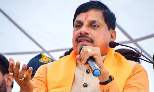 थाने पर पथराव करने वाले शहजाद अली के भवन पर चला बुलडोजर…