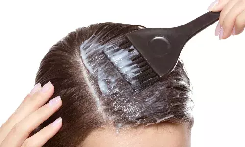 बालों को चमकदार और मजबूत बनाने के लिए घरेलू हेयर मास्क के आसान तरीके बालों को चमकदार और मजबूत बनाने के लिए घरेलू हेयर मास्क के आसान तरीके