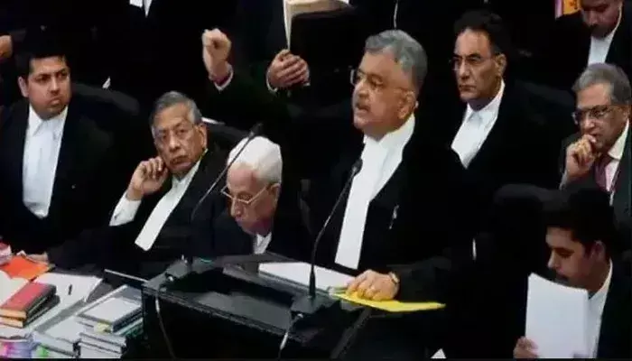 किसी ने अपनी जान गंवाई है, कम से कम हंसिए तो मत, एसजी तुषार मेहता ने सुप्रीम कोर्ट में कपिल सिब्बल फटकारा