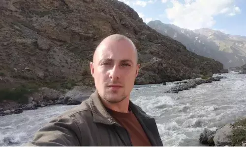 कौन है ब्रिटिश यूट्यूबर माइल्स रूटलेज जिसने भारत पर परमाणु बम गिराने की दी है धमकी