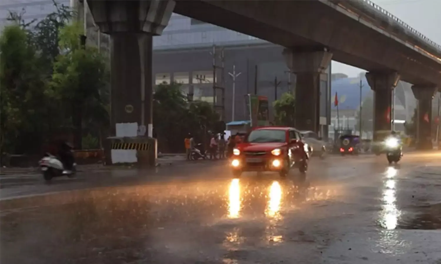 उज्जैन की शिप्रा में बाढ़ जैसे हालात, 23 जिलों में ऑरेंज अलर्ट जारी, तस्वीरों जानें क्या हैं हालात