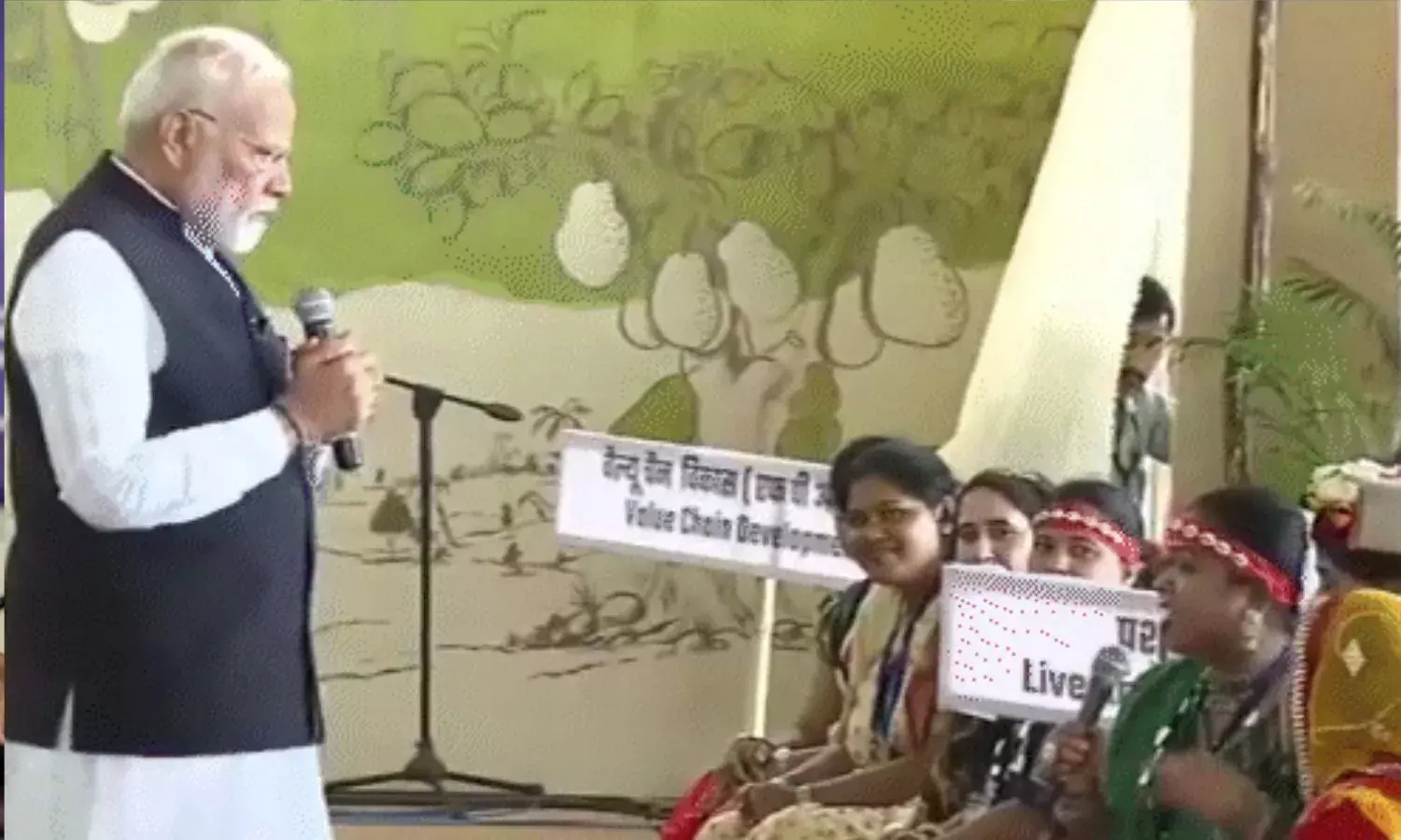 क्या है लखपति दीदी योजना? जिसके सम्मेलन में पहुंचे पीएम मोदी, 11 लाख लाभार्थियों को बांटा सर्टिफिकेट