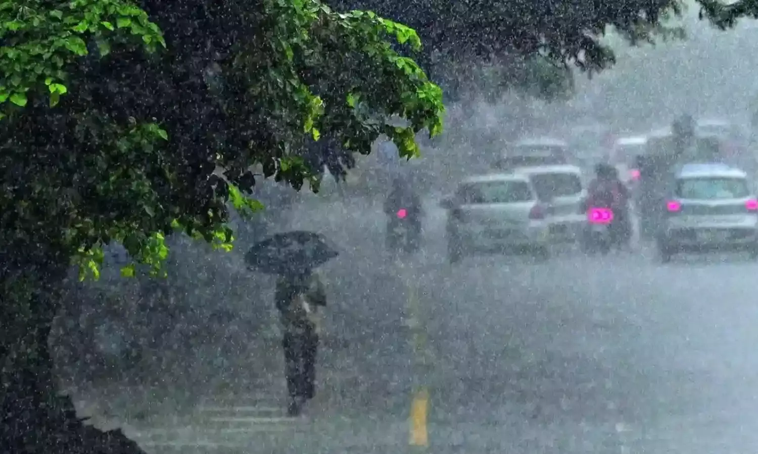 मध्यप्रदेश से लेकर महाराष्ट्र तक बारिश बनी आफत, IMD ने दे दी चेतावनी