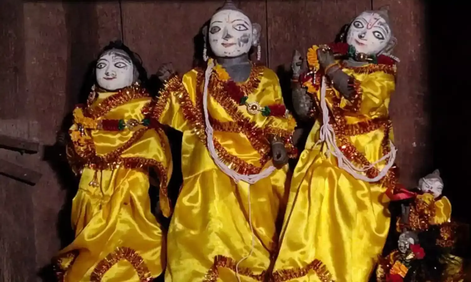 यूपी के इस थाने में 22 सालों से कैद हैं भगवान श्री कृष्ण, वजह जानकर आप भी रह जायेंगे दंग... यूपी के इस थाने में 22 सालों से कैद हैं भगवान श्री कृष्ण, वजह जानकर आप भी रह जायेंगे दंग...