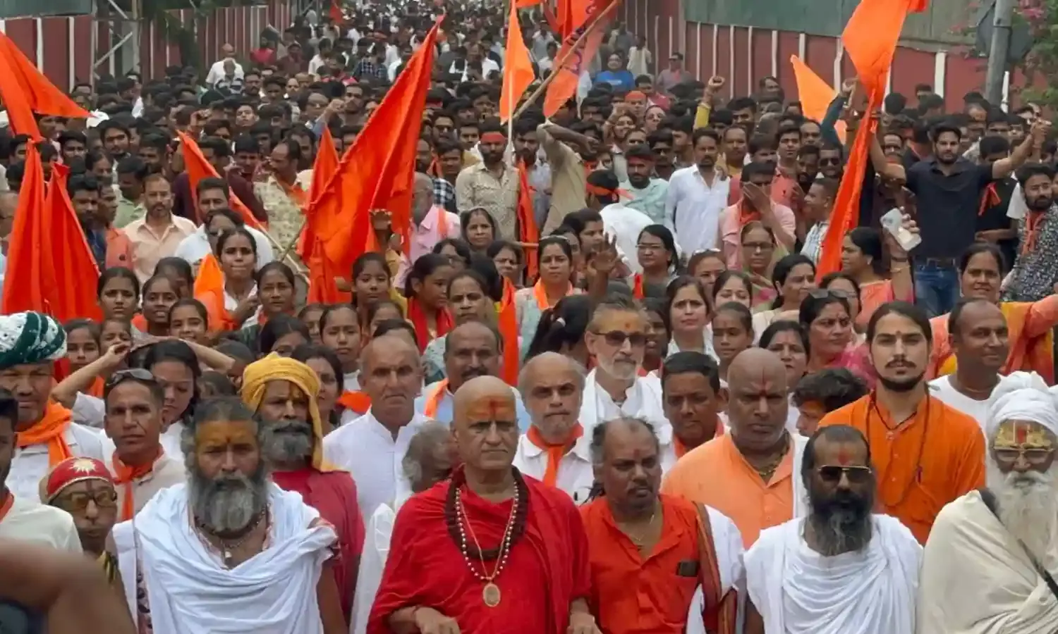 राजस्थान के भीलवाड़ा में पुलिस का लाठीचार्ज,बंद कराए बाजार