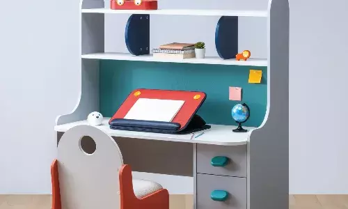 पढ़ाई में फोकस बढ़ाने के लिए अपनाएं ये आसान स्टडी टेबल टिप्स पढ़ाई में फोकस बढ़ाने के लिए अपनाएं ये आसान स्टडी टेबल टिप्स