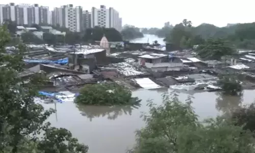 गुजरात में भारी बारिश बनी परेशानी का सबब, सड़कें जलमग्न, पीएम मोदी ने CM से की बात