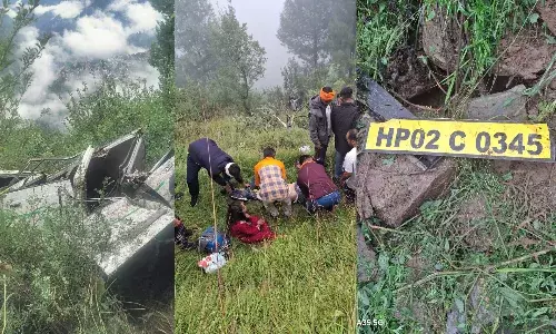 भरमौर - ब्राह्मणी रोड पर एक्सीडेंट, 100 मीटर खाई में गिरी गाड़ी, 3 की मौत, 10 घायल