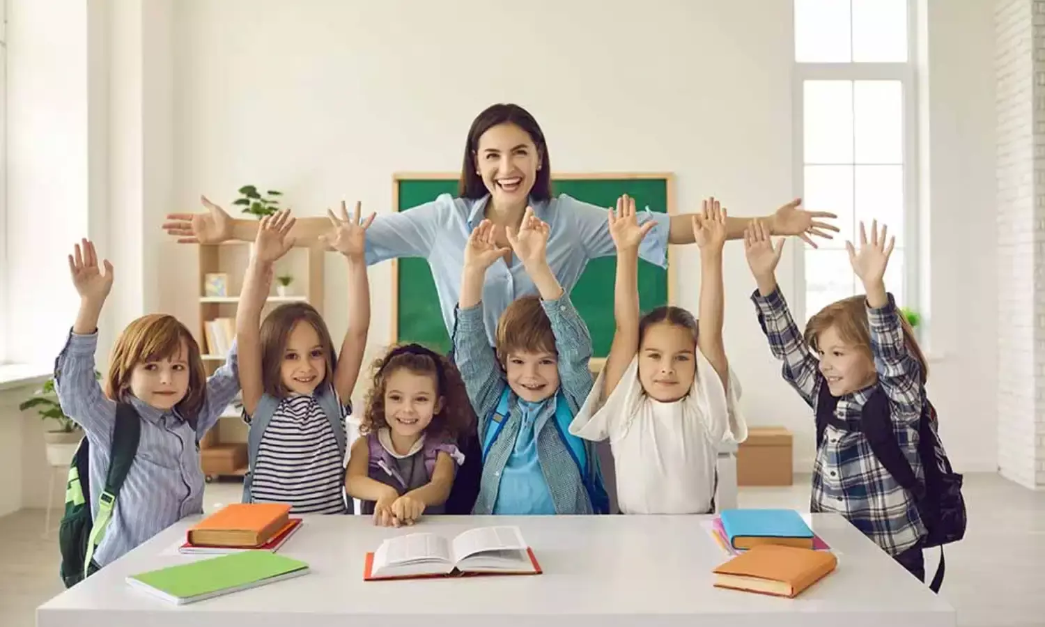 टीचर्स डे पर गिफ्ट्स के आइडियाज: अपने शिक्षक को खुश करने के  शानदार तरीके