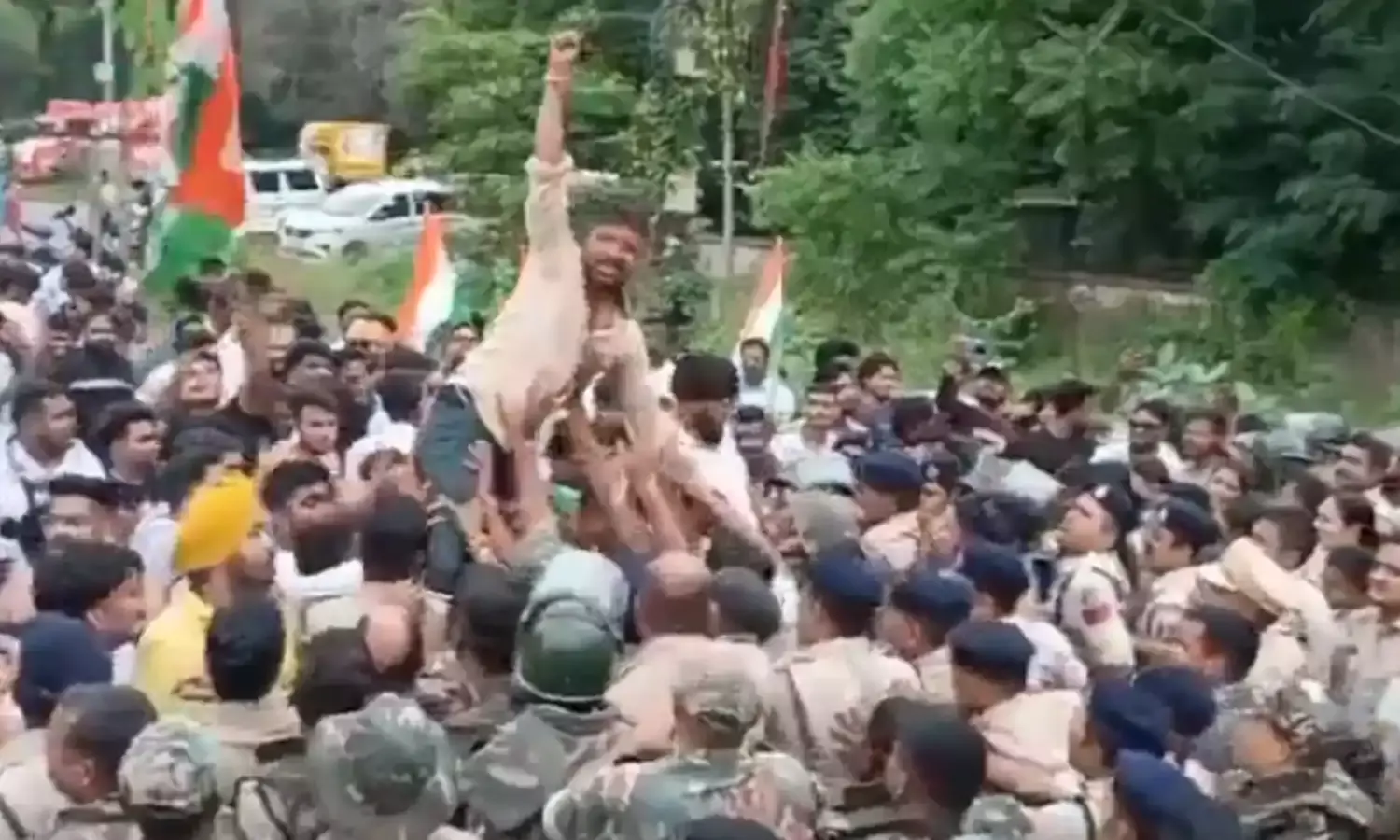 डेढ़ सौ कांग्रेस कार्यकर्ताओं के खिलाफ केस दर्ज, पूर्व सीएम ने कर दी जांच की मांग, जानिए पूरा मामला