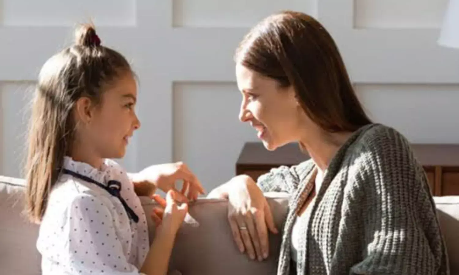 अपने बच्चों को गुड टच और बैड टच के बारे में चाहते हैं सिखाना, तो अपनाएं ये सरल तरीके... अपने बच्चों को गुड टच और बैड टच के बारे में चाहते हैं सिखाना, तो अपनाएं ये सरल तरीके...