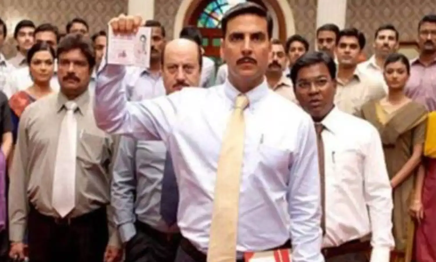 फर्जी ED अफसर छापेमारी के लिए पहुंचे, शोर मचाने पर दरवाजा तोड़ कर भागे