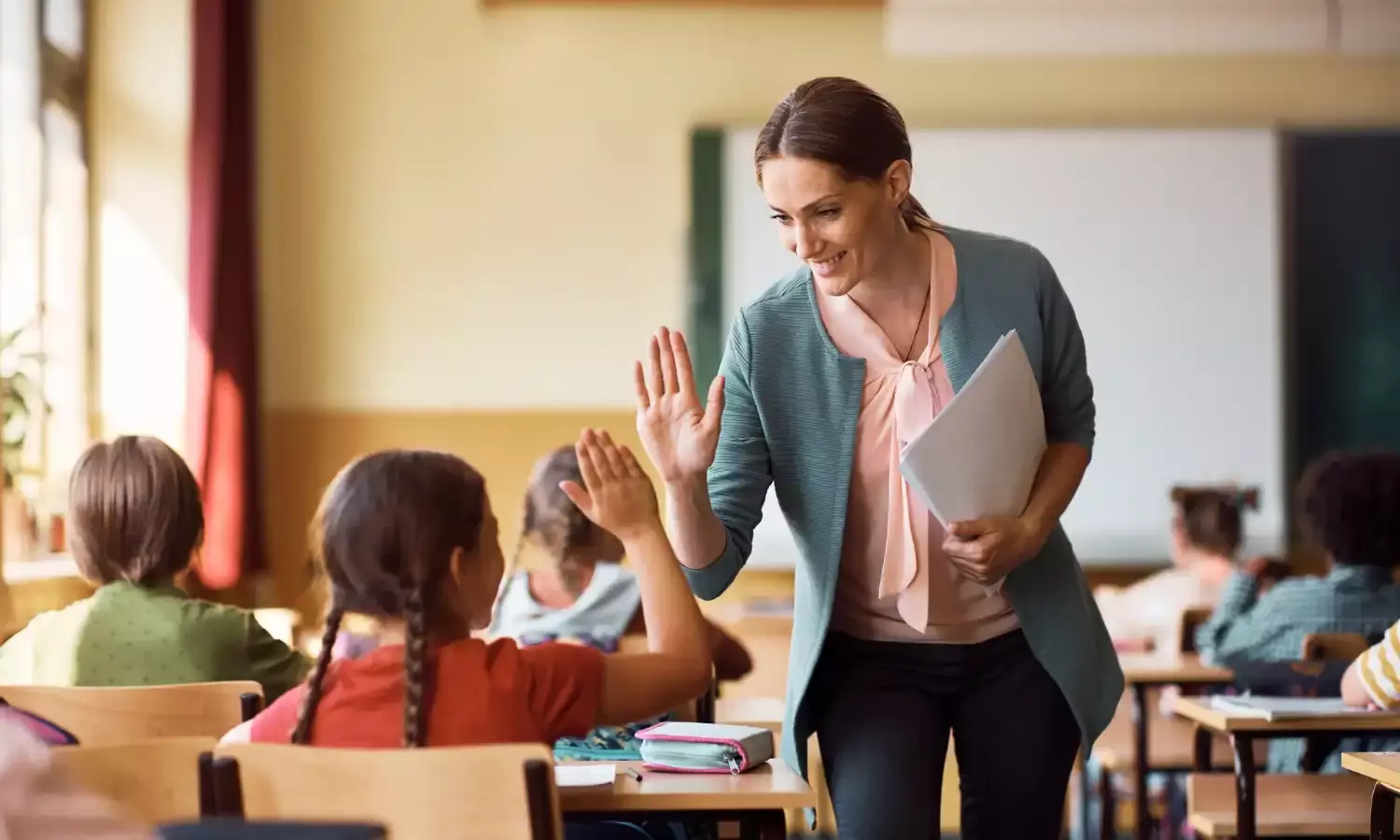 टीचर्स डे लिए जानें 5 यूनिक पार्टी प्लानिंग टिप्स, जो बनाएंगे इस दिन को खास