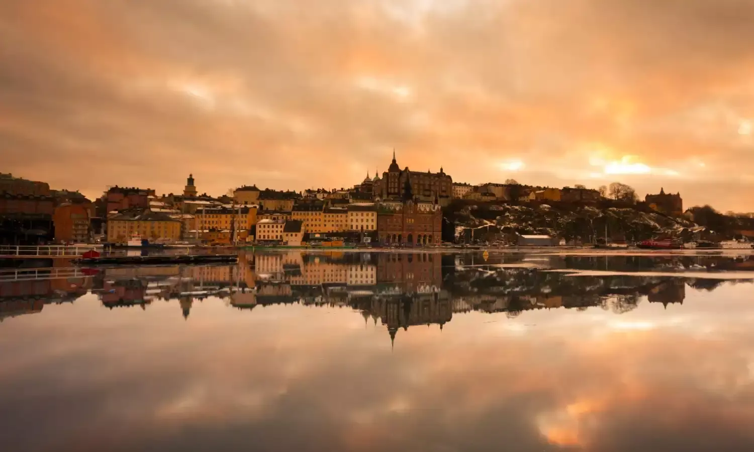 दुनिया के इन जगहों पर कभी नहीं होती रात, 24 घंटे दिखाई देता है सूरज.... दुनिया के इन जगहों पर कभी नहीं होती रात, 24 घंटे दिखाई देता है सूरज....