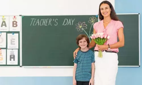 टीचर्स डे पर ये तोहफा कर देगा आपके फेवरेट टीचर को खुश, जानिये उन्हें क्या गिफ्ट करें