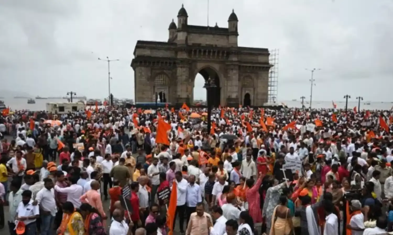 छत्रपति शिवाजी महाराज की मूर्ति ढहने पर MVA का विरोध प्रदर्शन, गेटवे ऑफ इंडिया पहुंचे शरद पवार और उद्धव ठाकरे