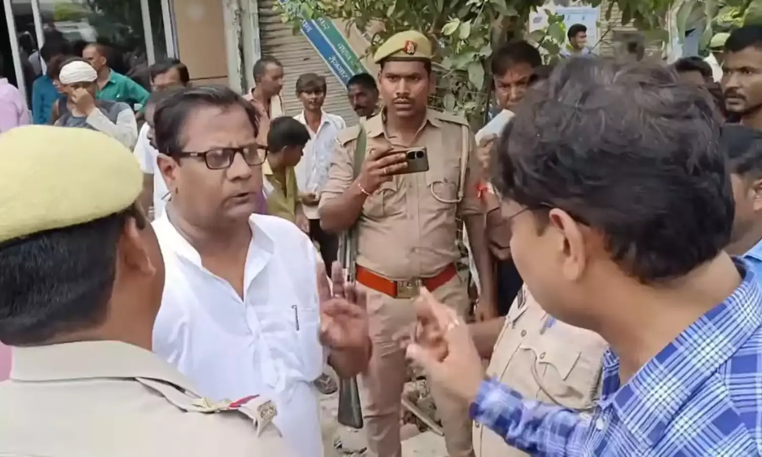 आचार संहिता में पूर्व भाजपा जिलाध्यक्ष को दिया ’दंश’, अब पूर्व उपाध्यक्ष को ’चोट’